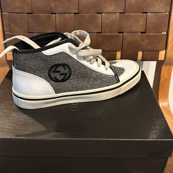 Gucci Sneakers - Picture 1 of 8